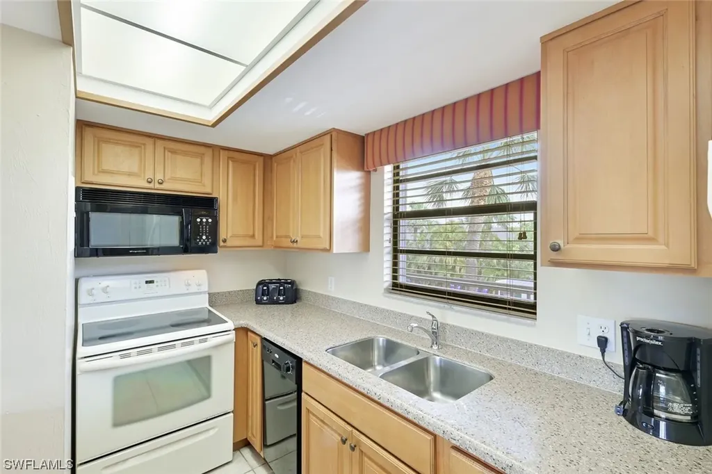 600 Neapolitan Way Naples FL 34103