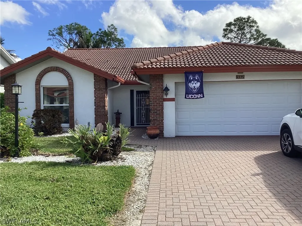 542 Countryside Drive Naples FL 34104