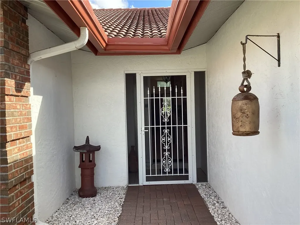 542 Countryside Drive Naples FL 34104