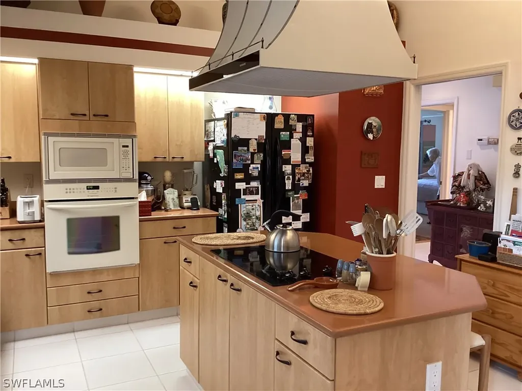 542 Countryside Drive Naples FL 34104