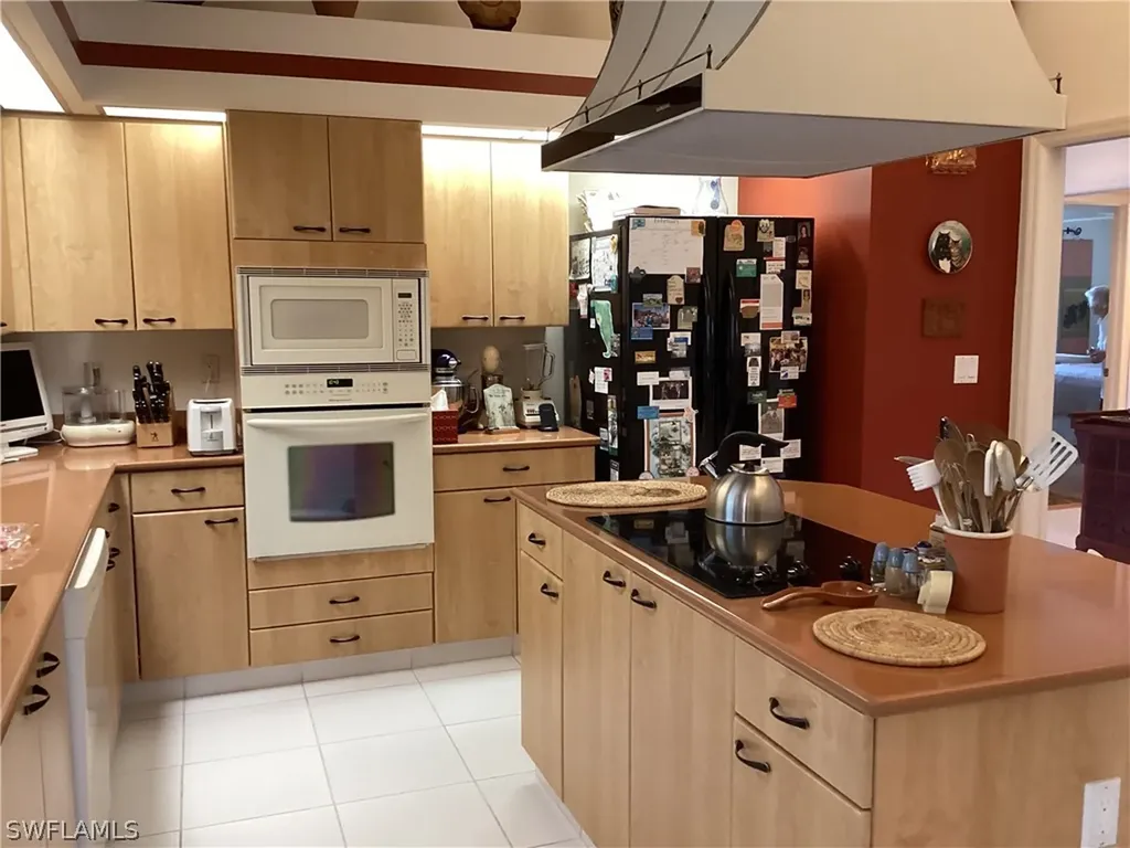 542 Countryside Drive Naples FL 34104