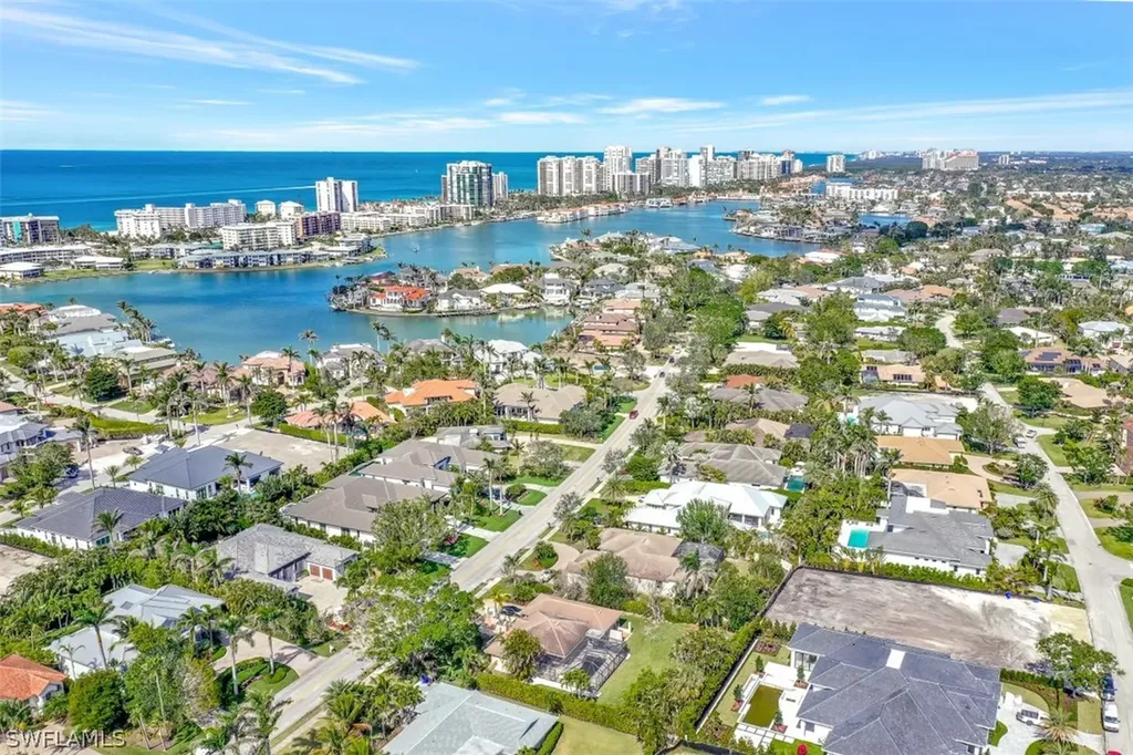 3000 Crayton Road Naples FL 34103