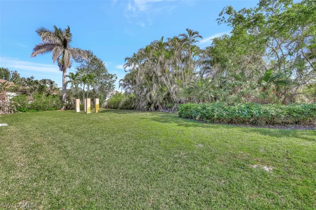 3000 Crayton Road Naples FL 34103