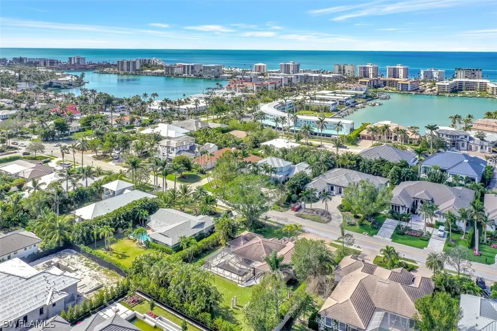 3000 Crayton Road Naples FL 34103