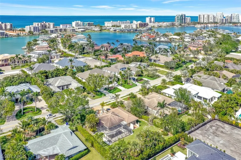 3000 Crayton Road Naples FL 34103