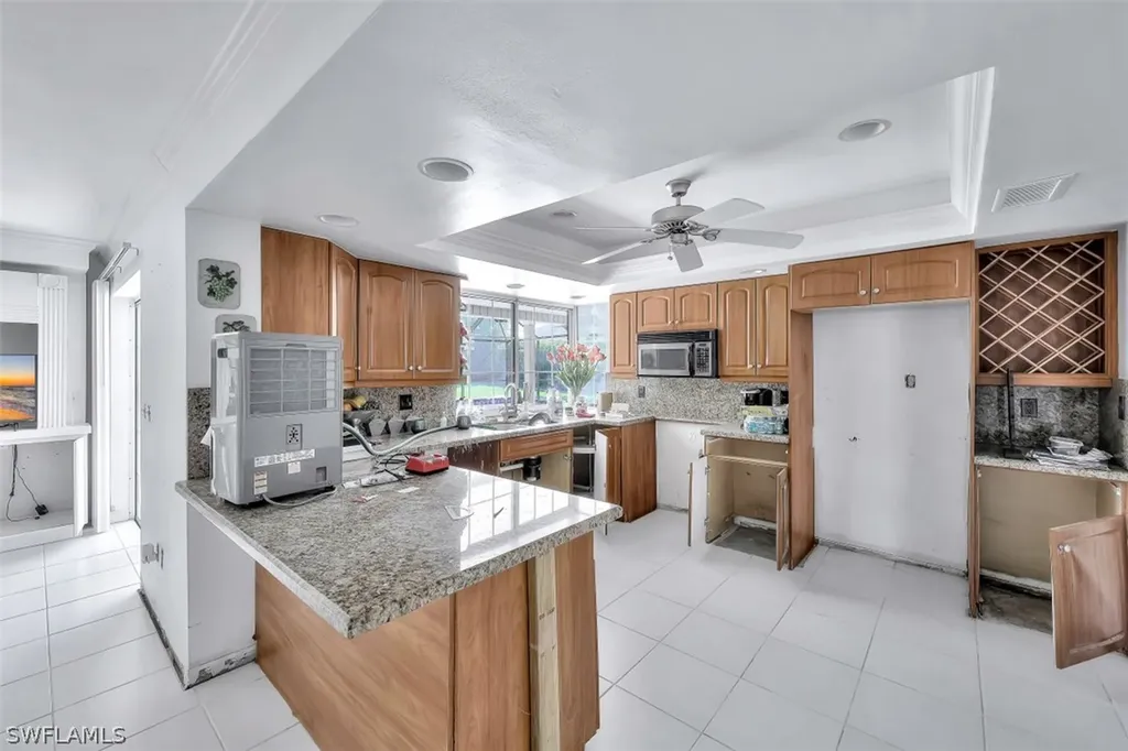 3000 Crayton Road Naples FL 34103