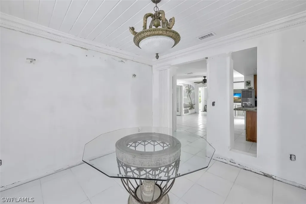 3000 Crayton Road Naples FL 34103