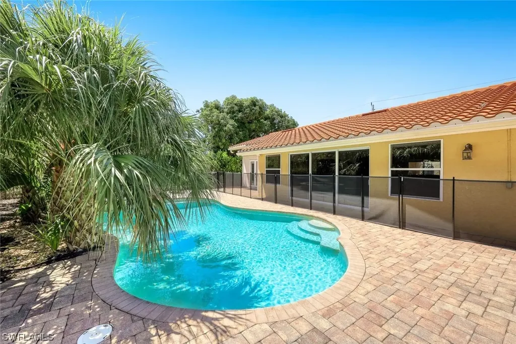 60 9th Street Bonita Springs FL 34134