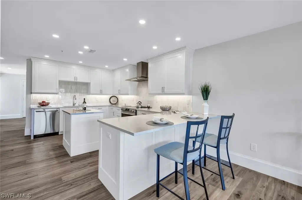 563 Park Shore Drive Naples FL 34103