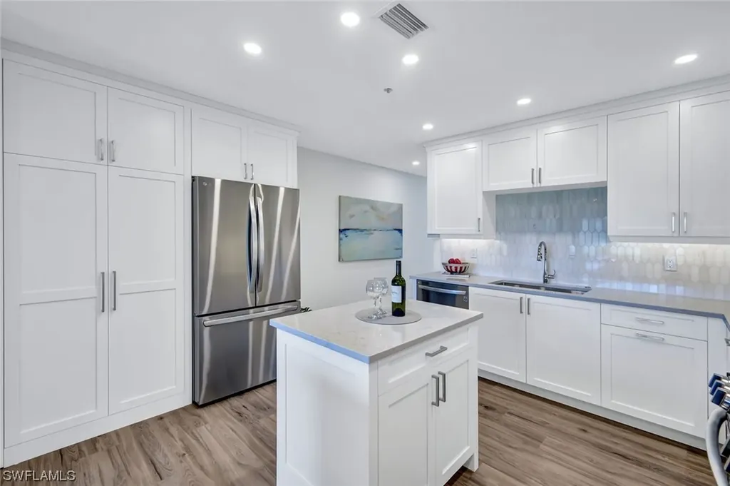 563 Park Shore Drive Naples FL 34103