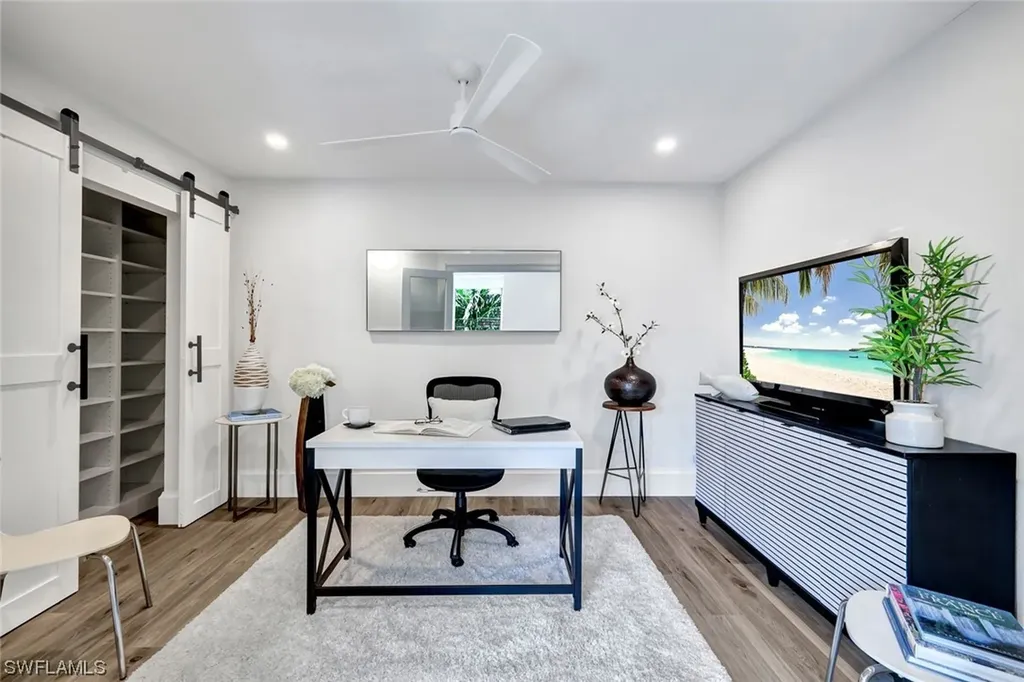 563 Park Shore Drive Naples FL 34103