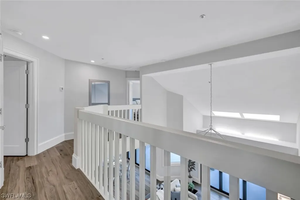 563 Park Shore Drive Naples FL 34103