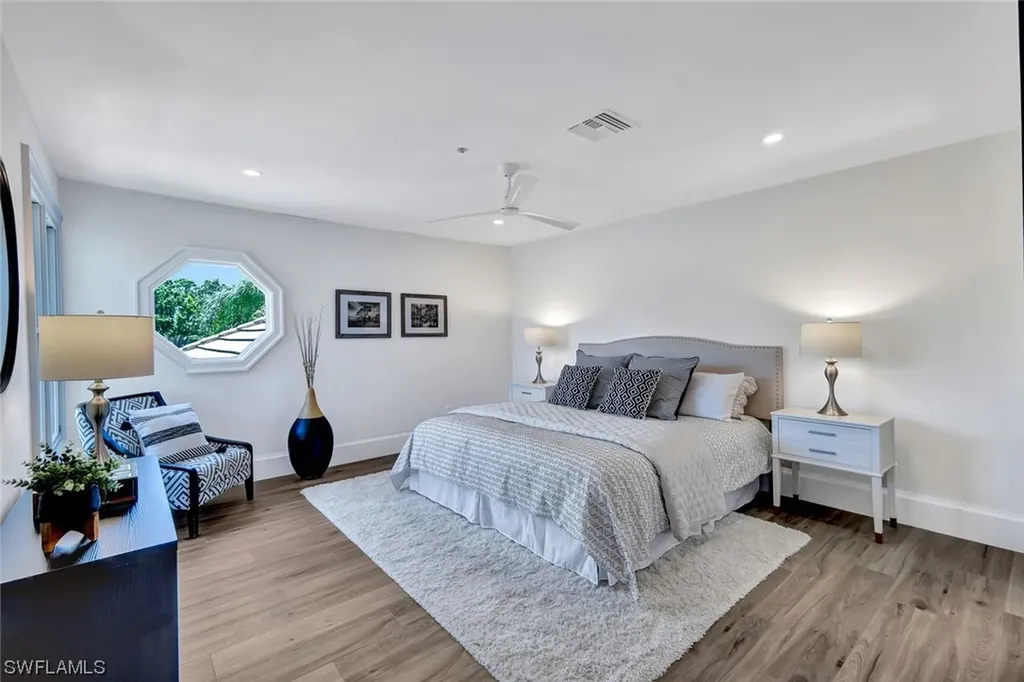 563 Park Shore Drive Naples FL 34103