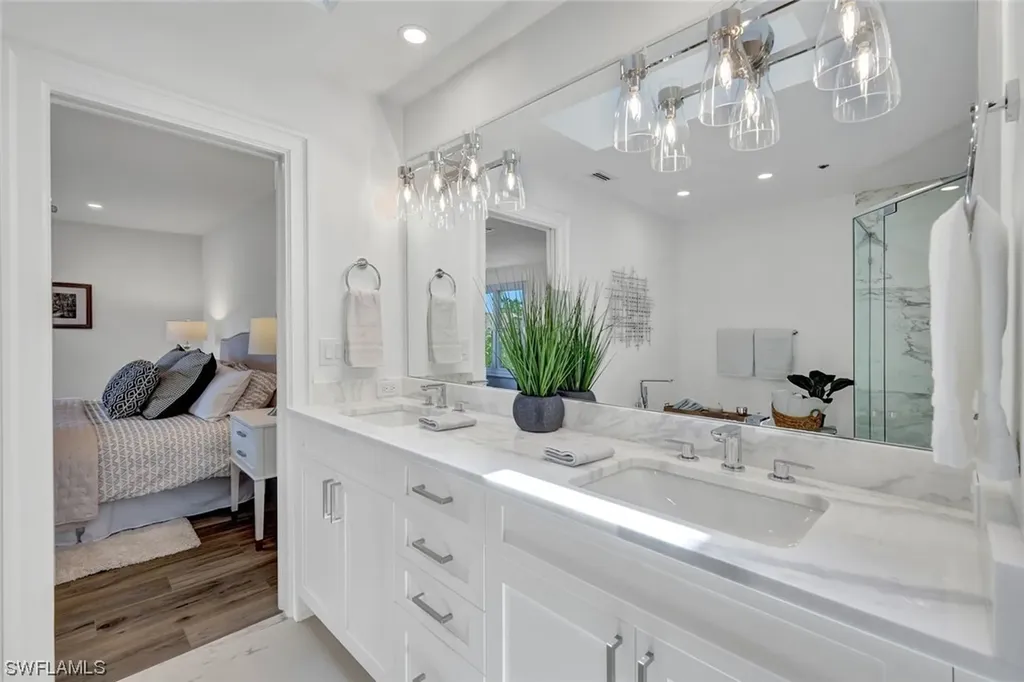 563 Park Shore Drive Naples FL 34103