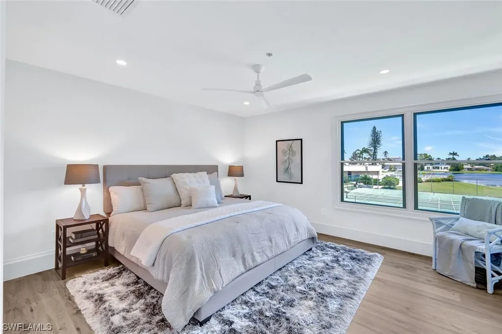563 Park Shore Drive Naples FL 34103