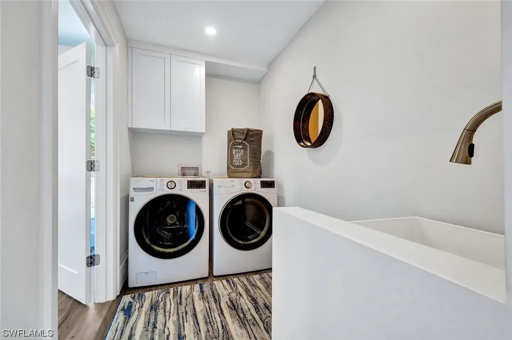 563 Park Shore Drive Naples FL 34103