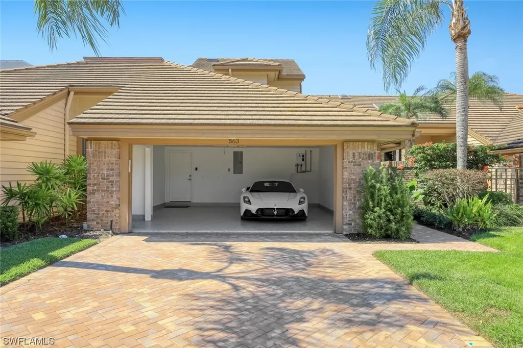 563 Park Shore Drive Naples FL 34103