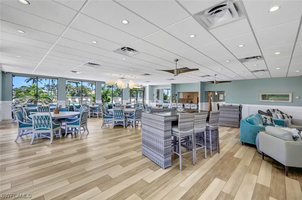 563 Park Shore Drive Naples FL 34103