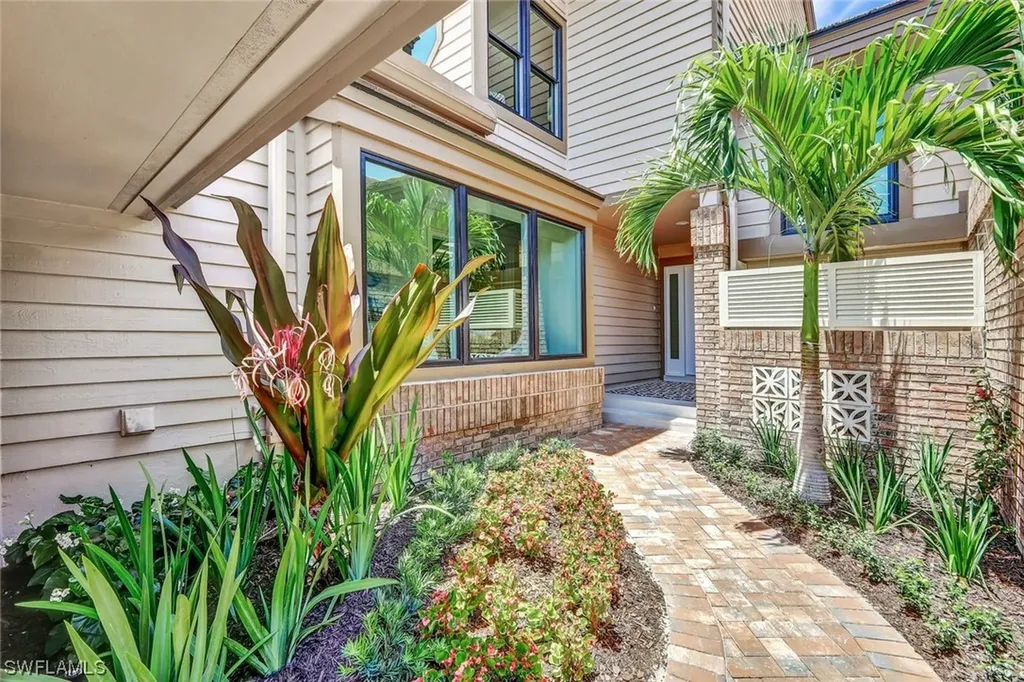 563 Park Shore Drive Naples FL 34103
