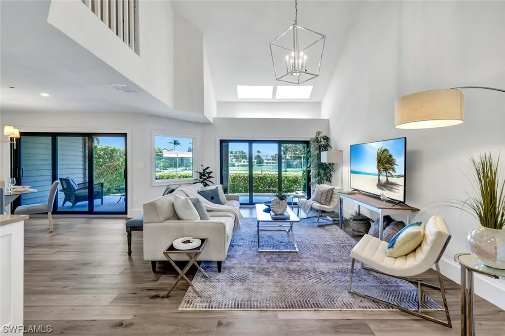 563 Park Shore Drive Naples FL 34103