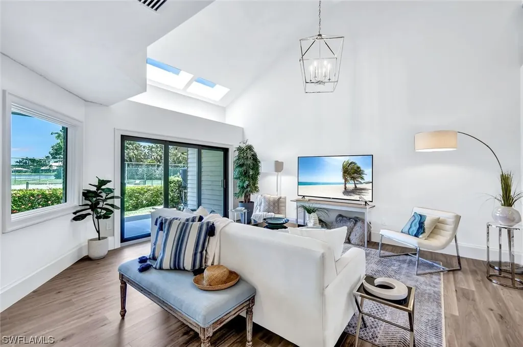 563 Park Shore Drive Naples FL 34103