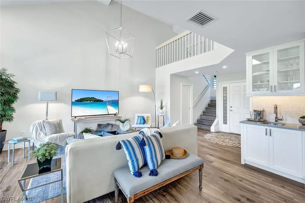 563 Park Shore Drive Naples FL 34103