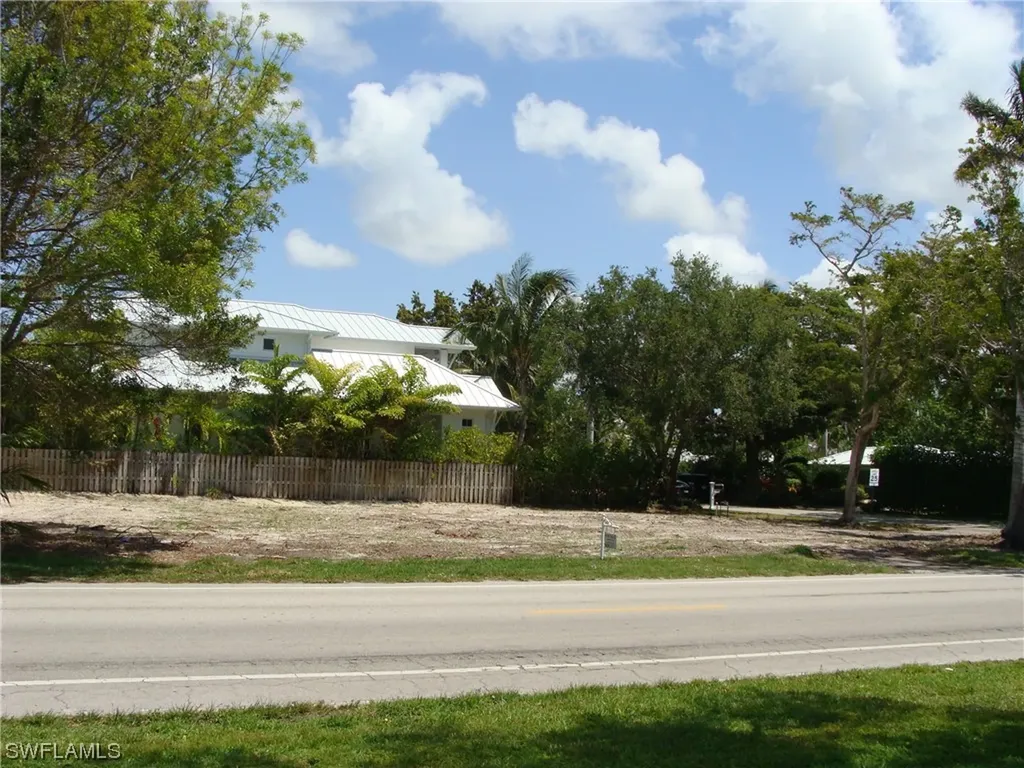 695 Broad Avenue S Naples FL 34102