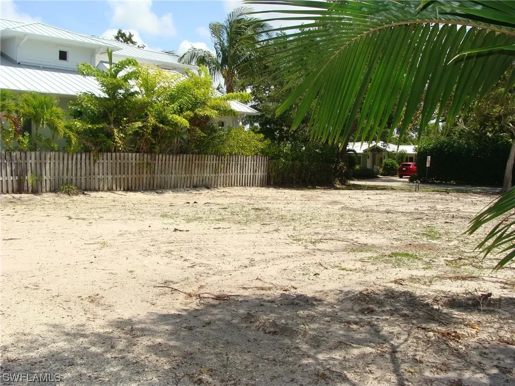 695 Broad Avenue S Naples FL 34102
