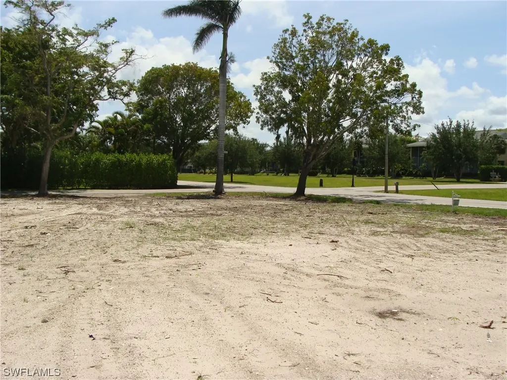 695 Broad Avenue S Naples FL 34102