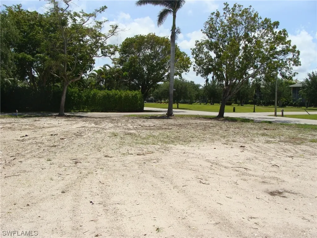 695 Broad Avenue S Naples FL 34102