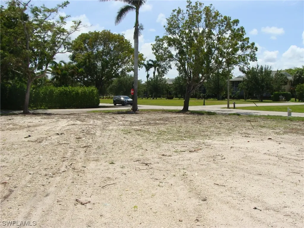 695 Broad Avenue S Naples FL 34102