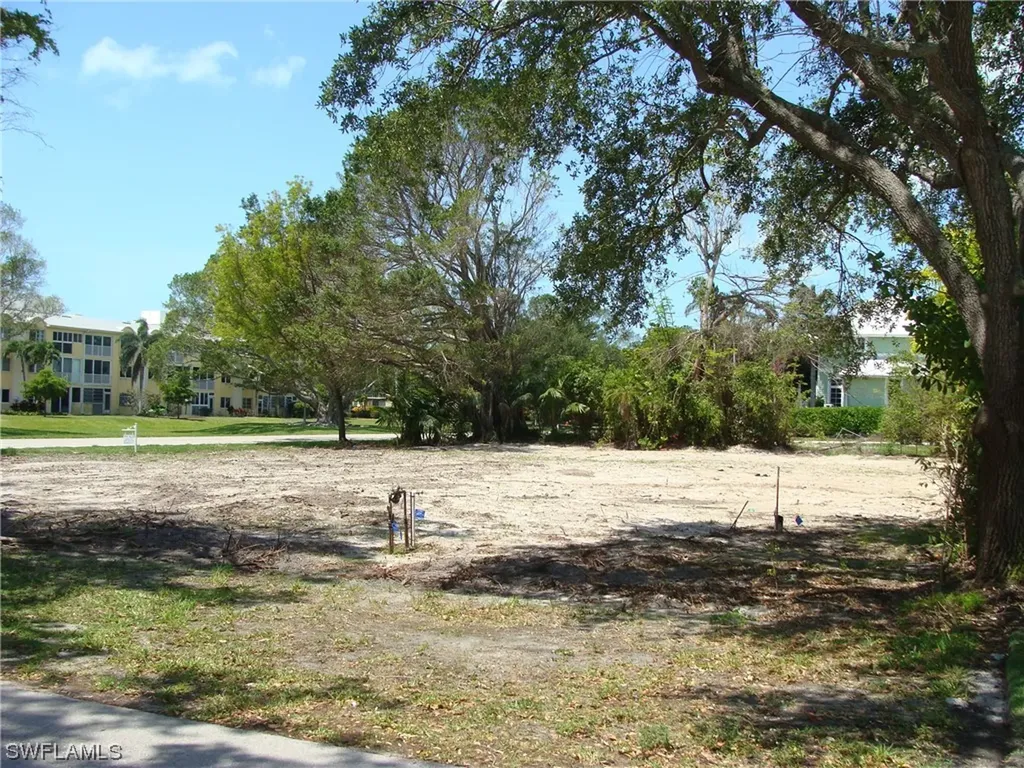695 Broad Avenue S Naples FL 34102