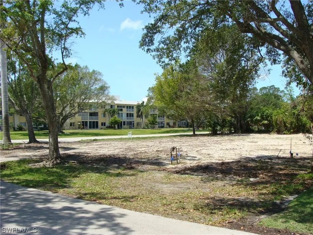 695 Broad Avenue S Naples FL 34102