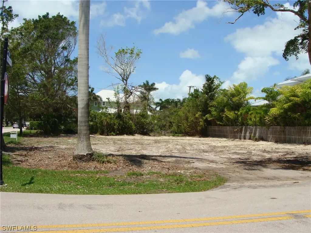 695 Broad Avenue S Naples FL 34102