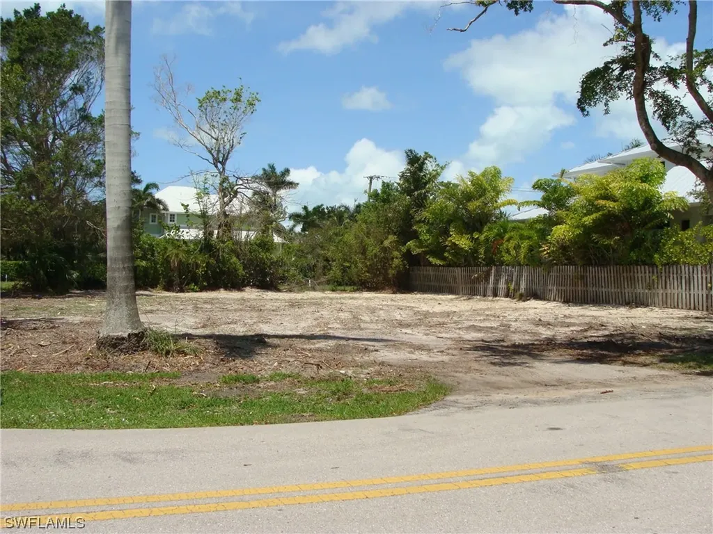 695 Broad Avenue S Naples FL 34102