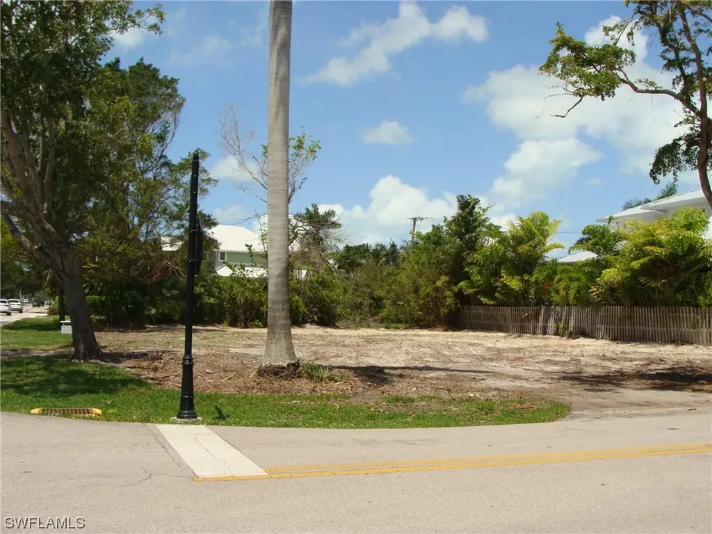695 Broad Avenue S Naples FL 34102