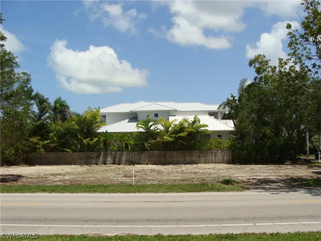 695 Broad Avenue S Naples FL 34102