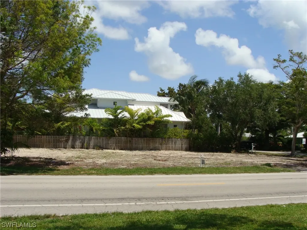695 Broad Avenue S Naples FL 34102