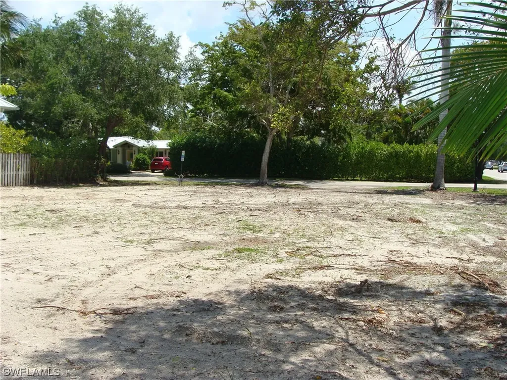 695 Broad Avenue S Naples FL 34102