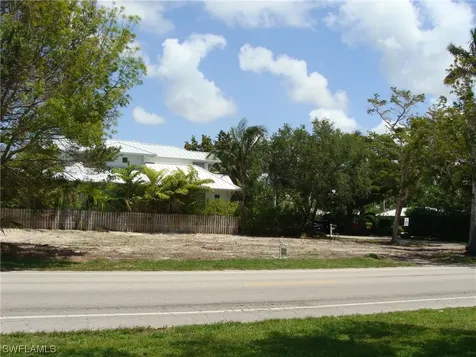 695 Broad Avenue S Naples FL 34102