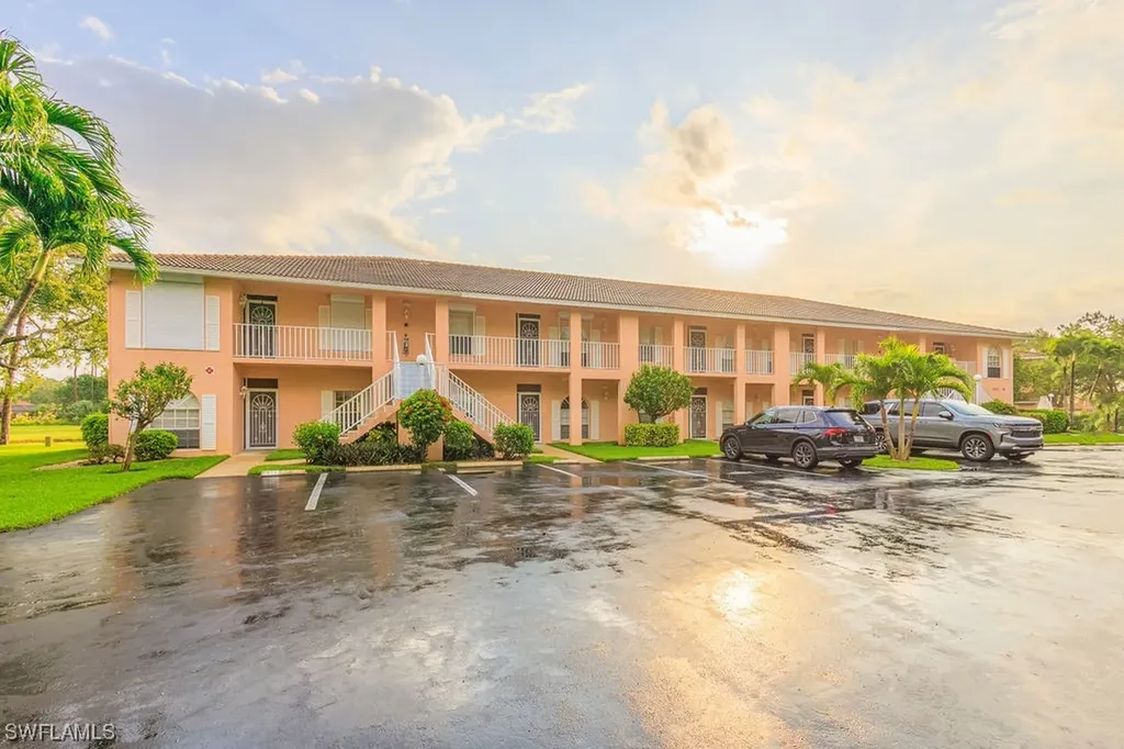 Naples FL, 555 Augusta Boulevard, Unit 3-1
