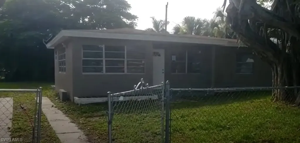 1613 Pawnee Street Fort Myers FL 33916