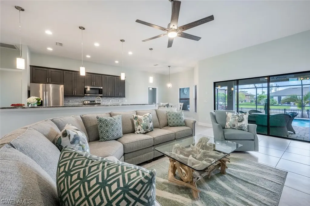 910 SW 12th Terrace Cape Coral FL 33991