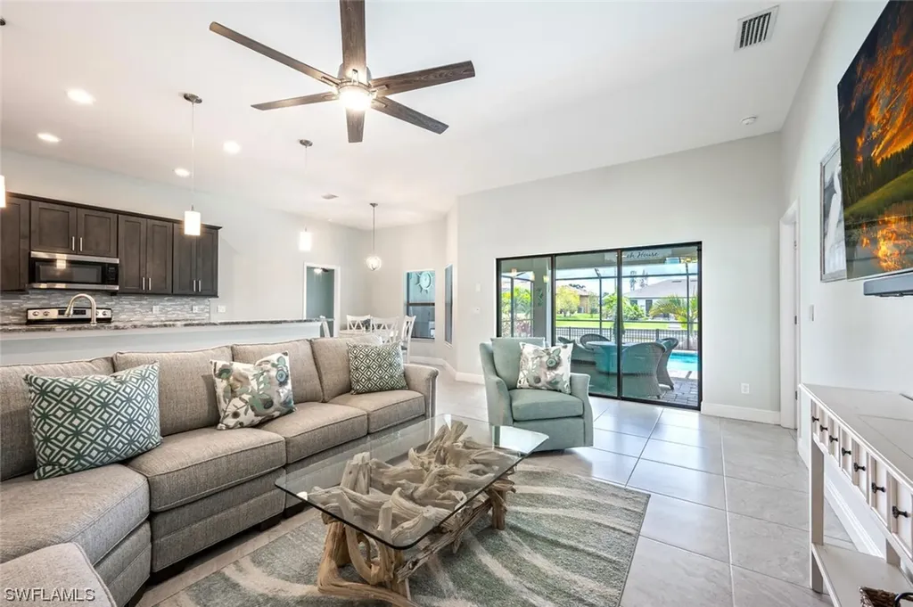 910 SW 12th Terrace Cape Coral FL 33991