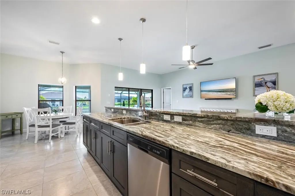 910 SW 12th Terrace Cape Coral FL 33991