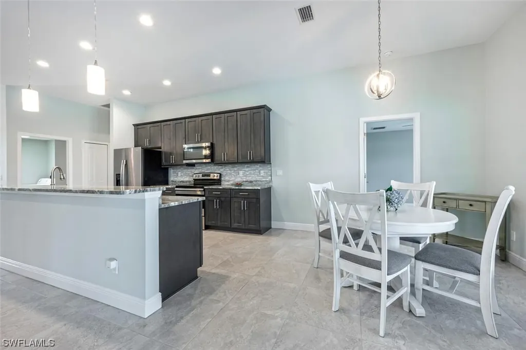910 SW 12th Terrace Cape Coral FL 33991