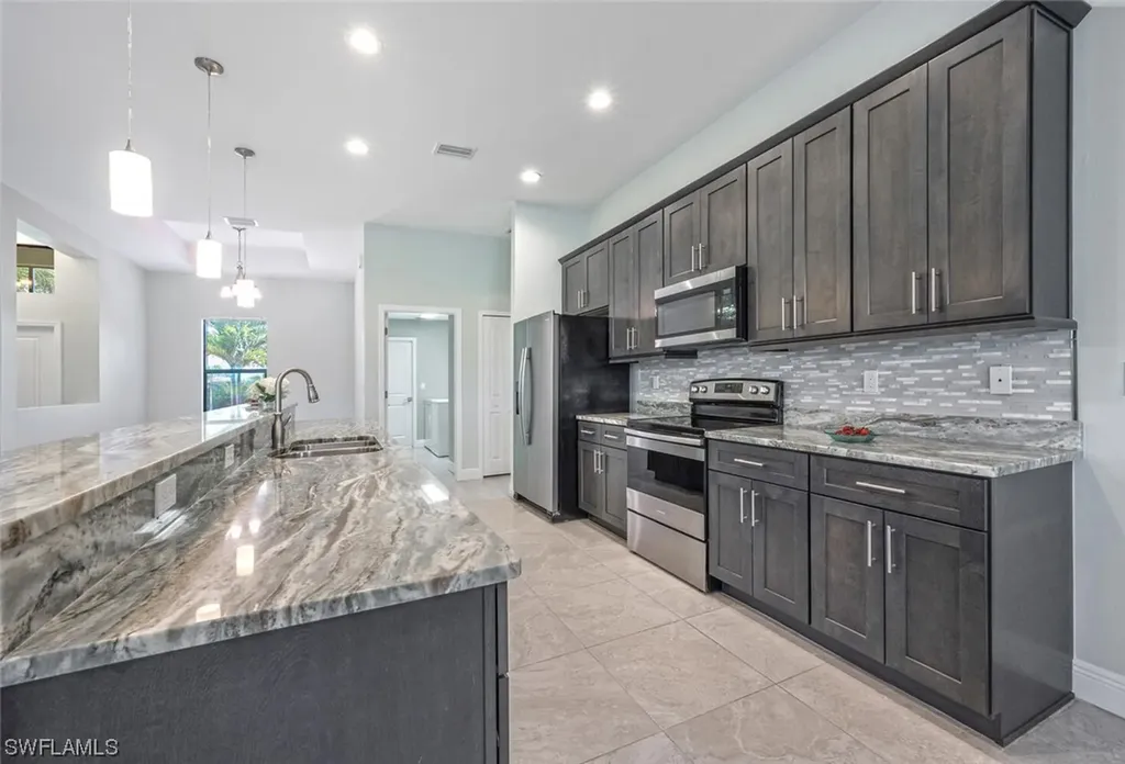 910 SW 12th Terrace Cape Coral FL 33991