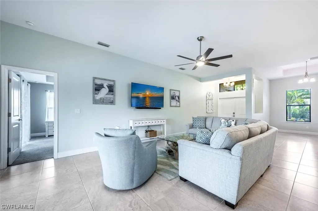 910 SW 12th Terrace Cape Coral FL 33991