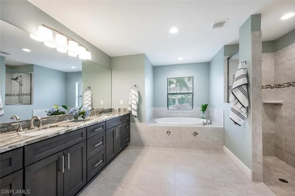 910 SW 12th Terrace Cape Coral FL 33991