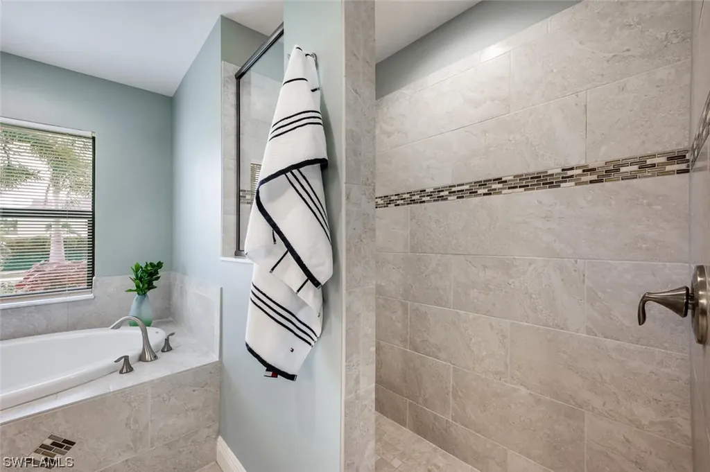 910 SW 12th Terrace Cape Coral FL 33991